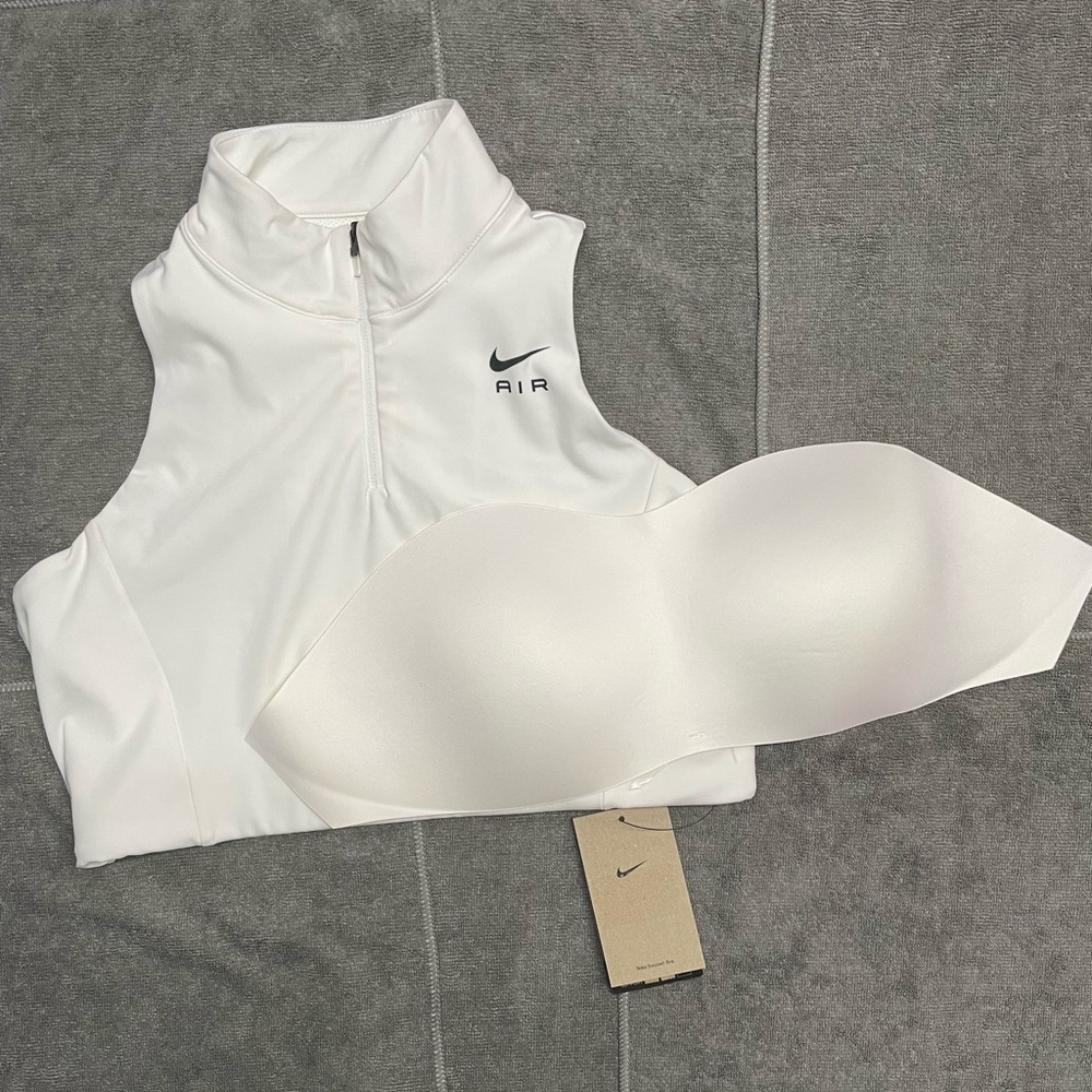 Nike *New With Tags* Air Women's Dri-FIT 1/2 Zip Sports Bra - Picture 8 of 8